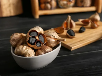 سیر سیاه شمال با بسته‌ بندی لوکس مناسب فروشگاه و عطاری‌ ها